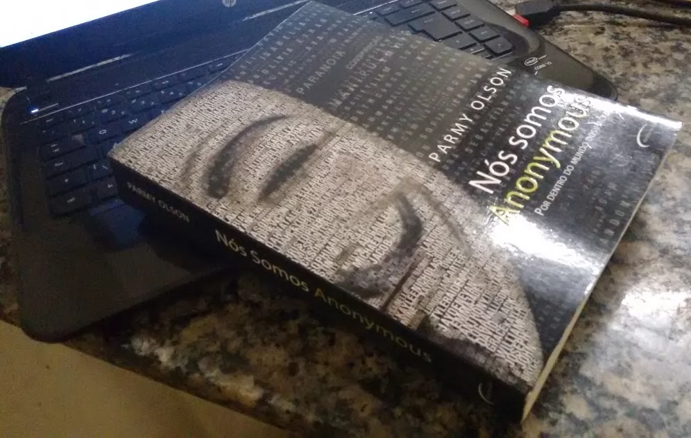 NOS-SOMOS-ANONYMOUS-CARTA-TOPIARY